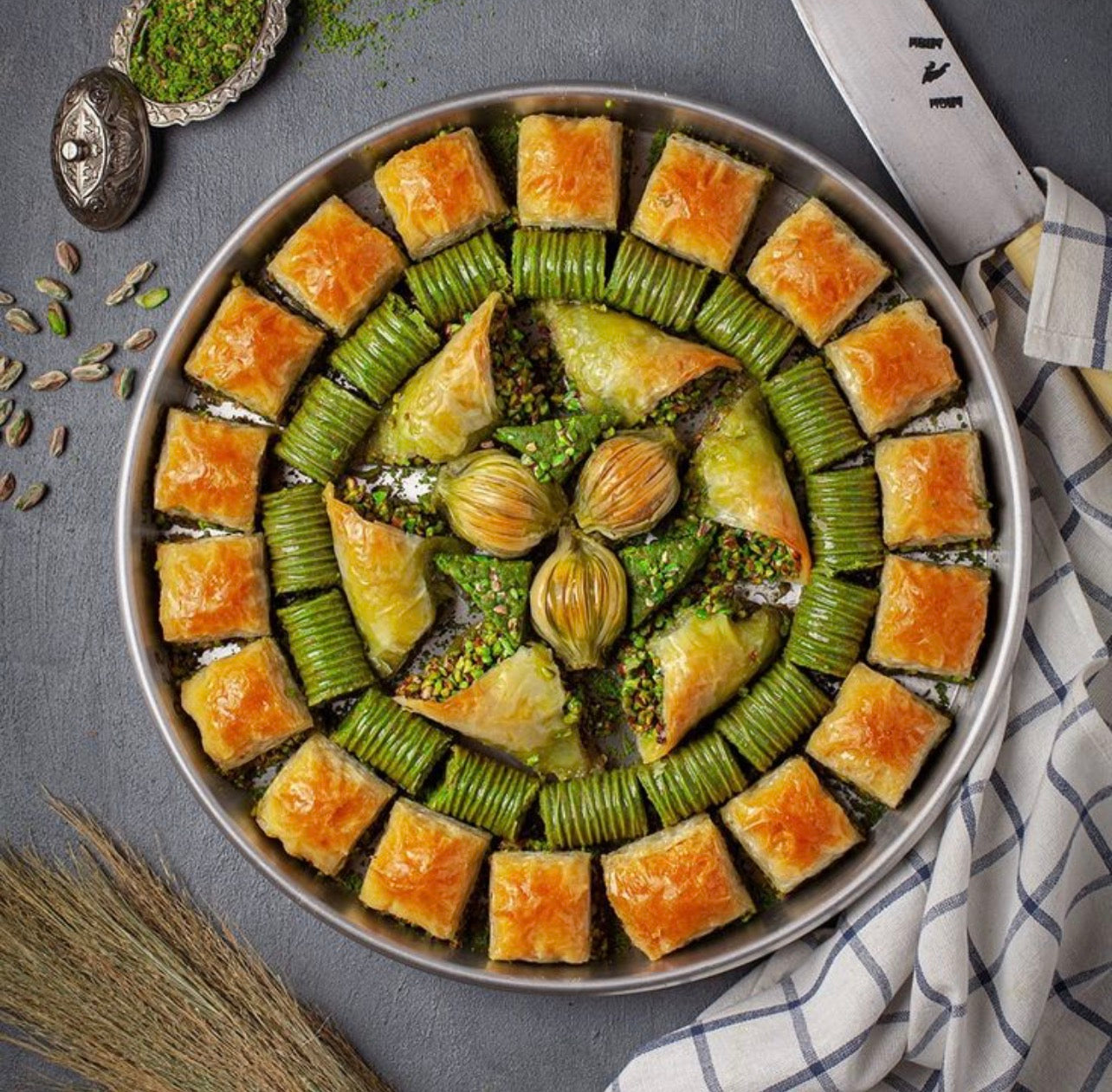 Mix Baklava – Premium Turkish Assortment Box